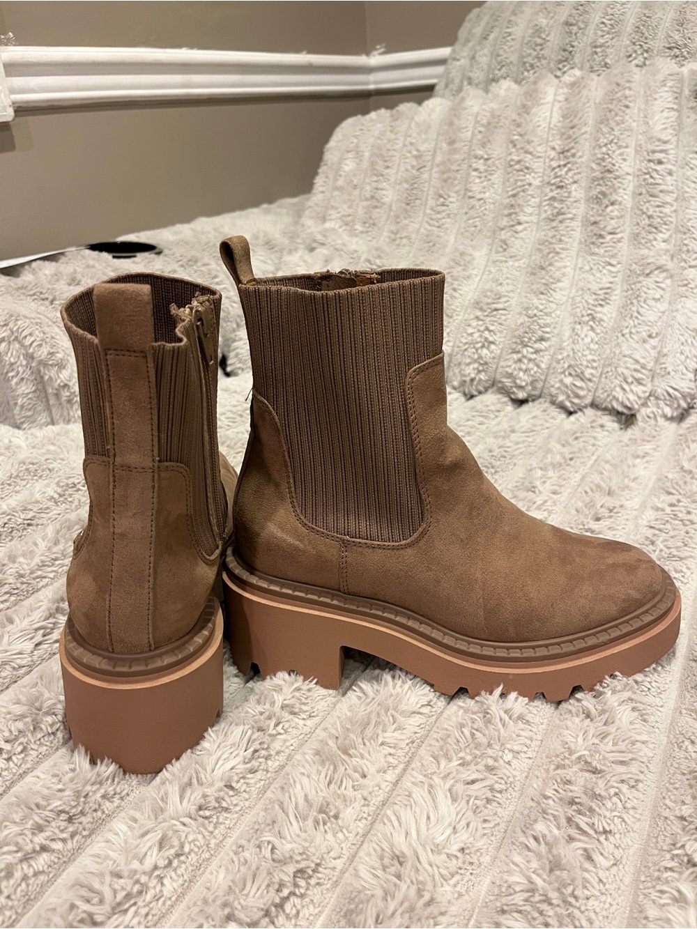 Universal Thread Chunky Chelsea Heeled Boots in Brown
